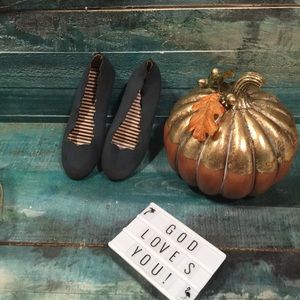 Crown and ivy flats size 5